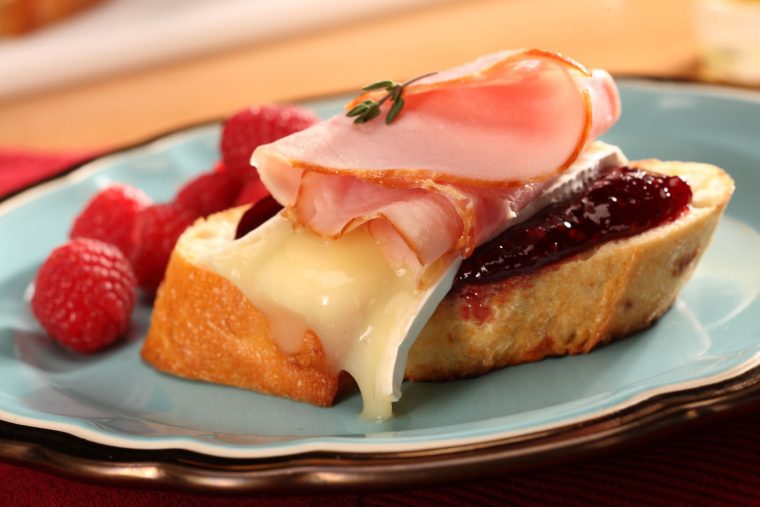 ham and brie crostini with fruit jam